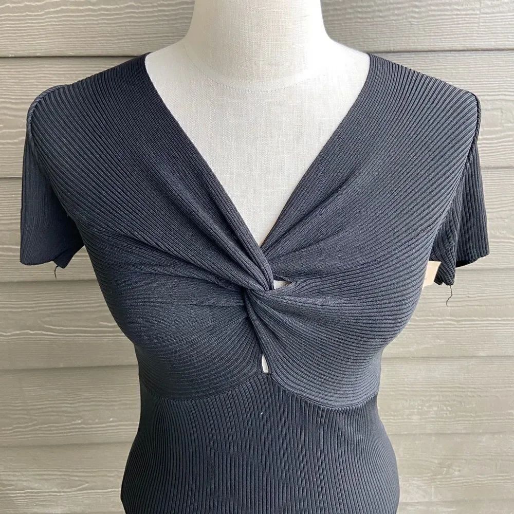 Main Strip Short Sleeve Front Knot Knit Top - Picture 3 of 5